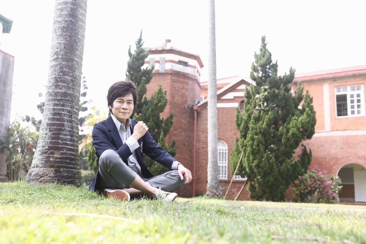 ▲洪榮宏回母校拍MV。（圖／華特音樂提供）