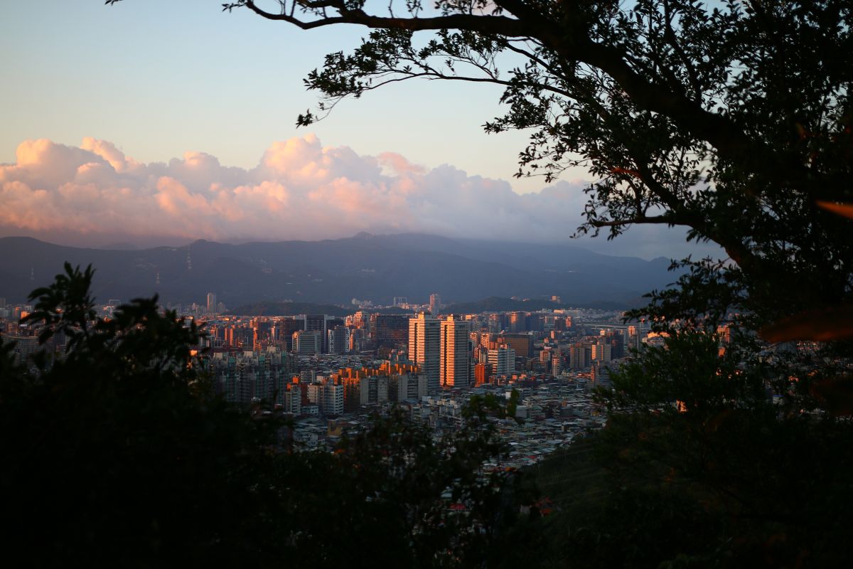 ▲內政部之前發新聞稿澄清「囤房問題有限」， OURs都市改革組織則認為內政部提出的數字有誤。（示意圖／取自 Unsplash ）