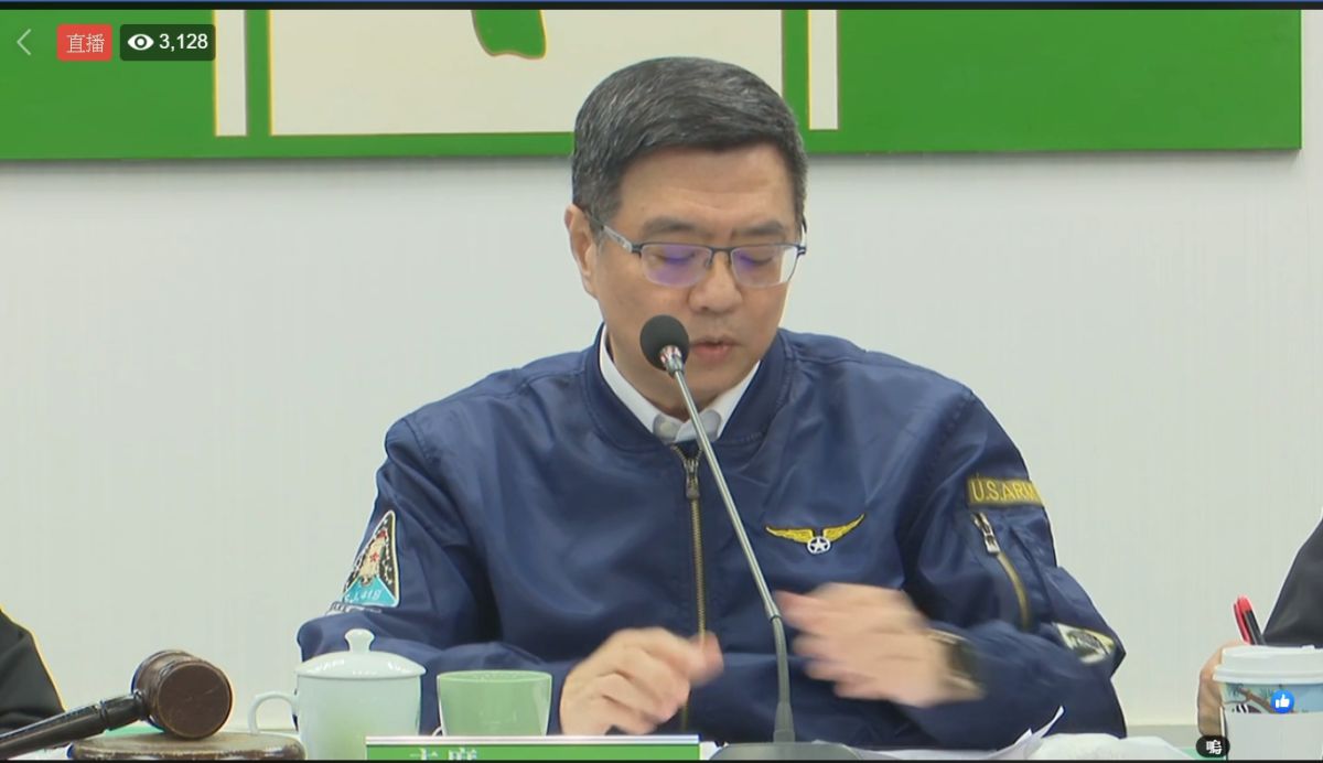 民進黨中執會22日討論總統初選議程，黨主席卓榮泰在會中沈痛的表示，3月13日初選辦法公告時，大家是兒戲般的通過那樣的初選公告嗎？「我不能讓這樣的事實存在發生」。（圖／翻攝自民進黨臉書）