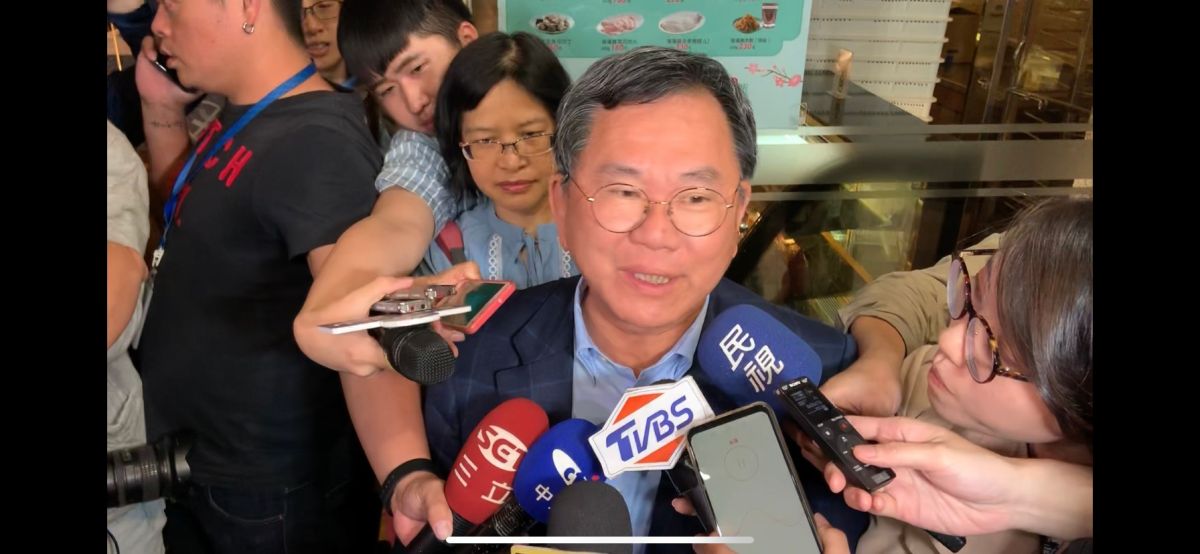 英系中執委陳明文在中執會後表示，對結果不滿意，但只能接受，下周再來討論。 (圖/記者吳承翰攝)