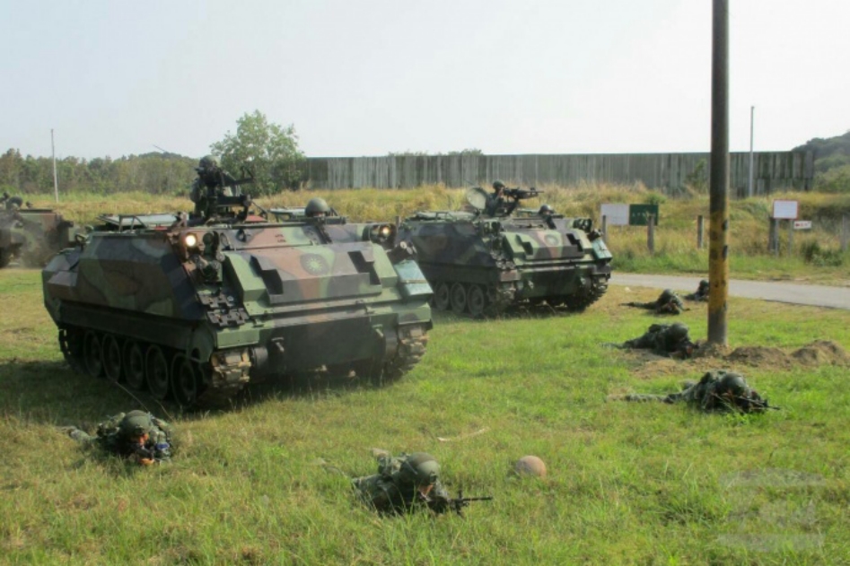 ▲陸軍野戰機步單位士兵，需全副武裝下車戰鬥，野地的氣溫通常高過訓練，而在戰術要求下又不得不就地隱蔽，若承平時期不訓練，戰時恐難達到要求。（圖／NOWnews資料照）