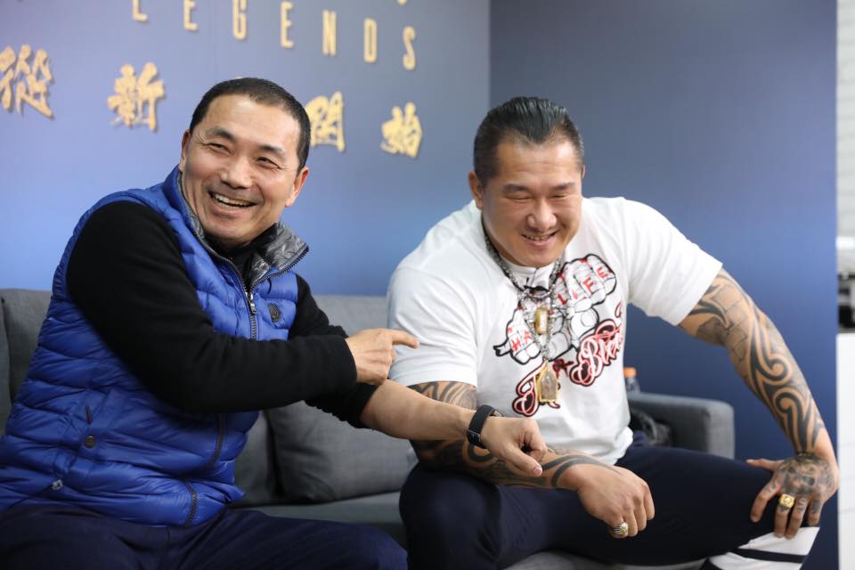 ▲網紅館長陳之漢凌晨在林口遭槍擊，也讓新北引以為傲的治安受到質疑，網友灌爆侯友宜臉書。（資料照／翻攝侯友宜臉書）