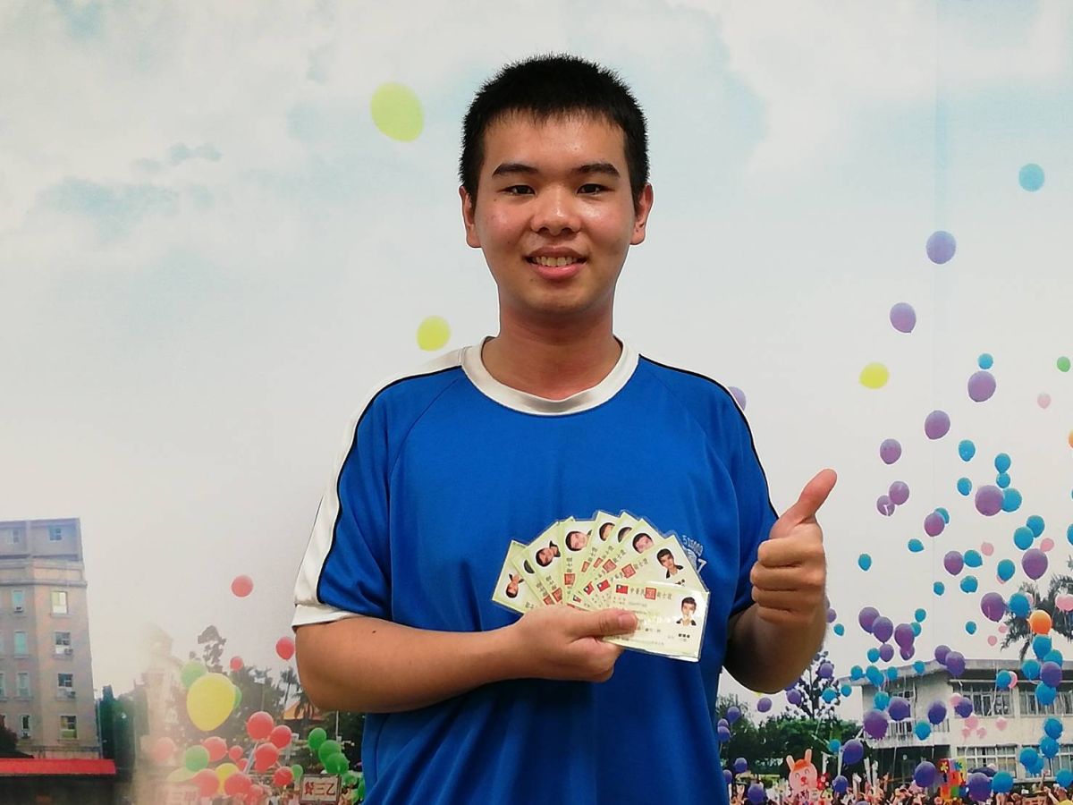 ▲嘉義家職食品科三年級的劉德鴻，年僅十八歲即擁有七張丙級、兩張乙級證照，創下該校在校生取得最多證照的紀錄。（圖/記者邱嘉琪攝，2019.05.23）