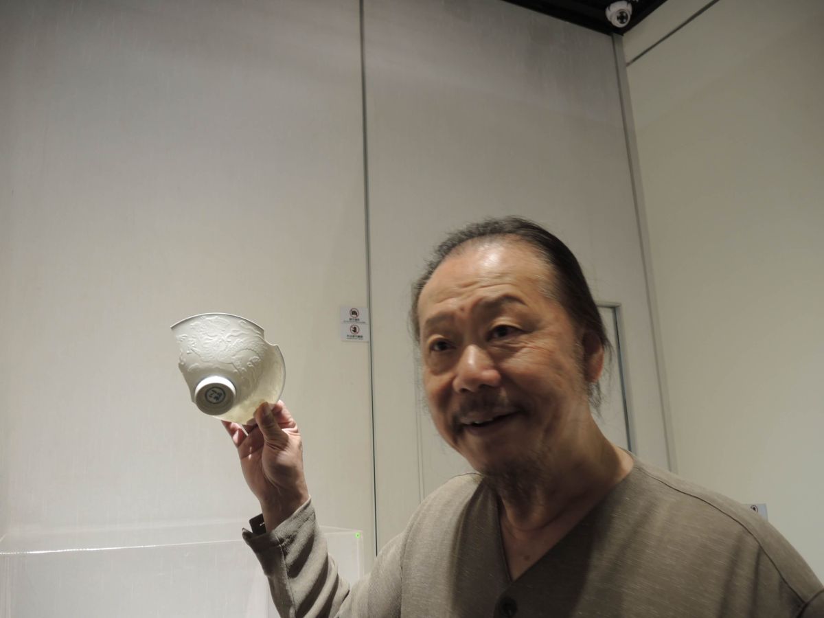 ▲陶瓷藝術家李存仁在彰化生活美學館舉辦「光影對話-李存仁創作展」。（圖／記者陳雅芳攝，2019.05.23）