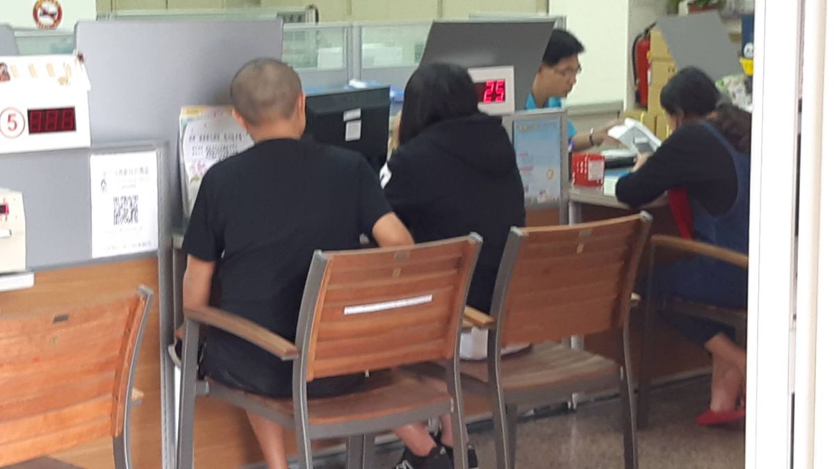 ▲張、羅兩女都是24歲，24日正式辦理婚約登記。（圖／記者簡勇鵬攝，2019.05.24）