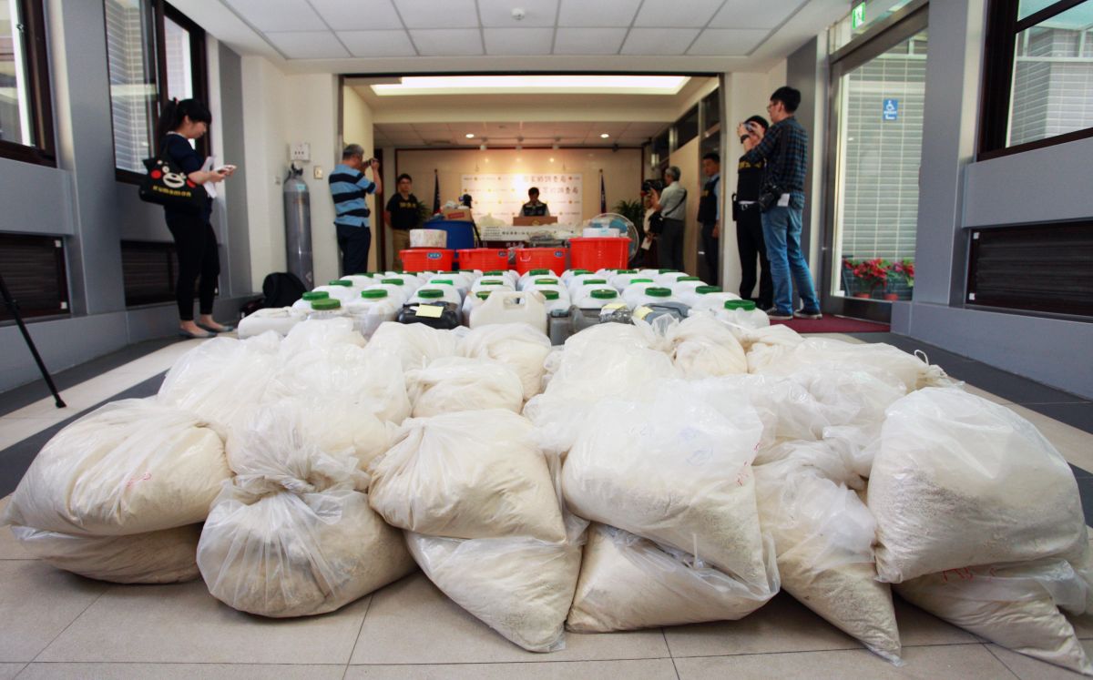 ▲這次查獲的原物料數量以及製毒設備，堪稱近年來桃園地區最大型的製毒工廠，如果製成毒品流入市面販售，影響層面難以想像。（圖／記者李春台攝, 2019.05.24）