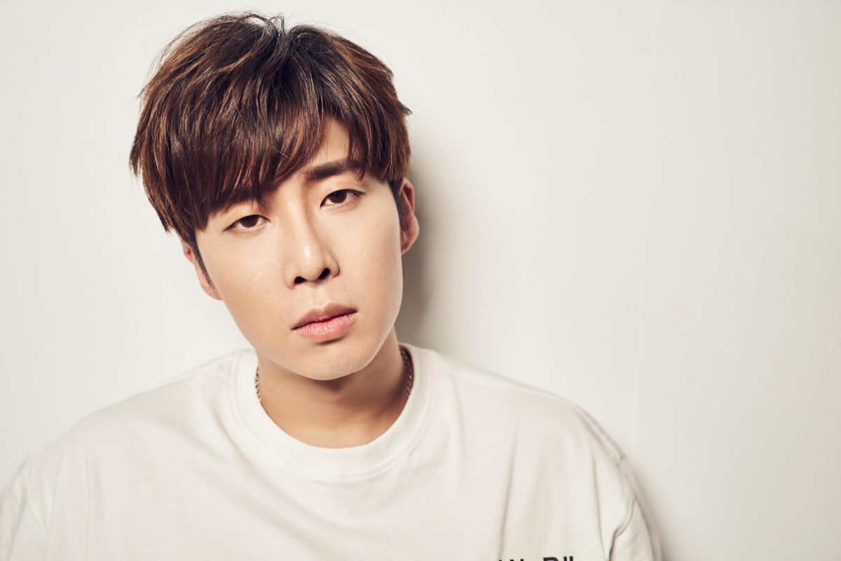 ▲李建軒推出新曲〈那個誰〉，曬出精實背肌。（圖／邦寧傳播提供）
