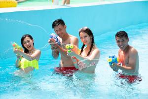 大中小朋友作伙來 水陸雙樂園留下美好回憶 ▲六福水樂園即將在6月15日開門迎賓。(圖/六福村提供)