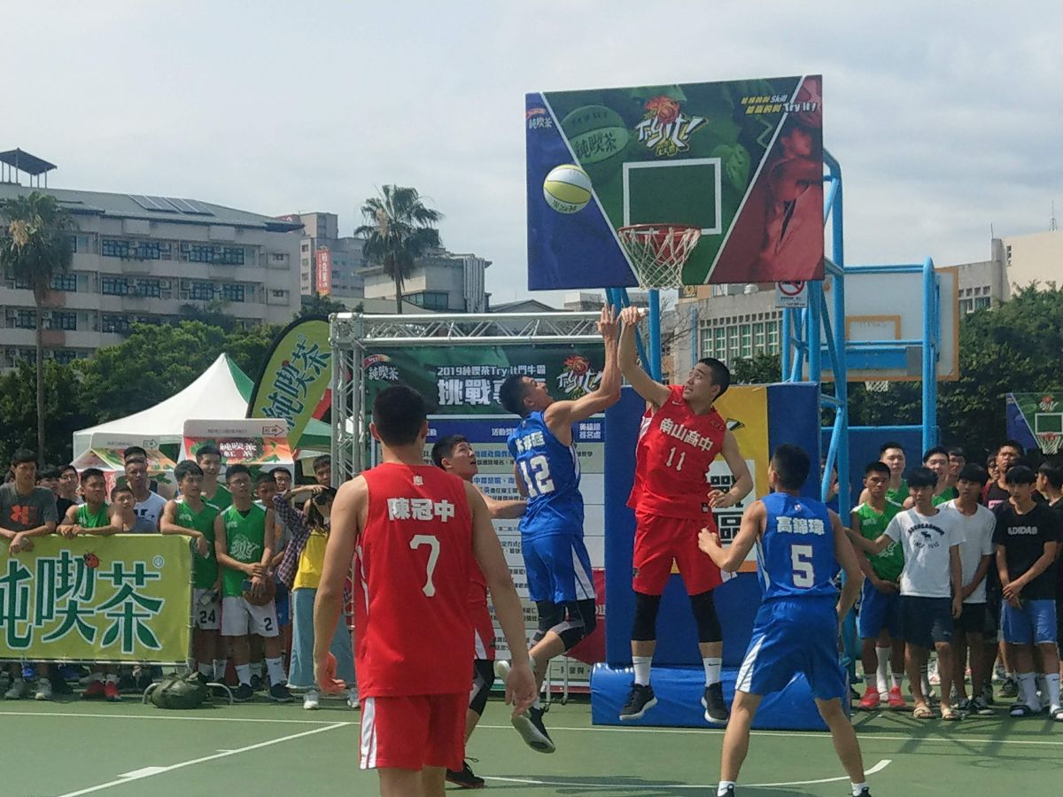 純喫茶三對三鬥牛霸今登場。（圖／記者陳俐穎攝）