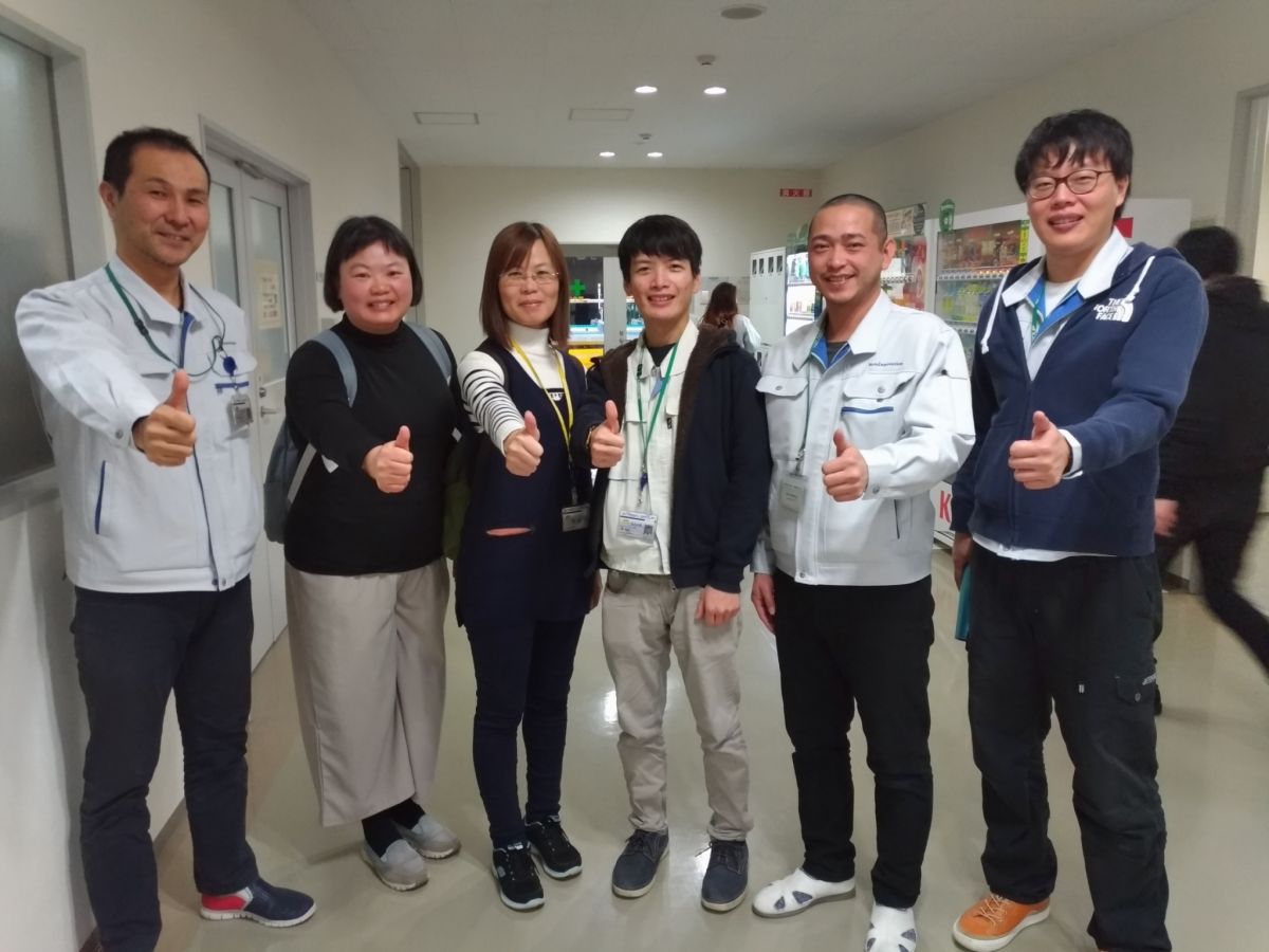 ▲修平科大劉淑寧處長（左三）前往日本探視首位在日本實習的電機系學生。（圖／修平科大提供）