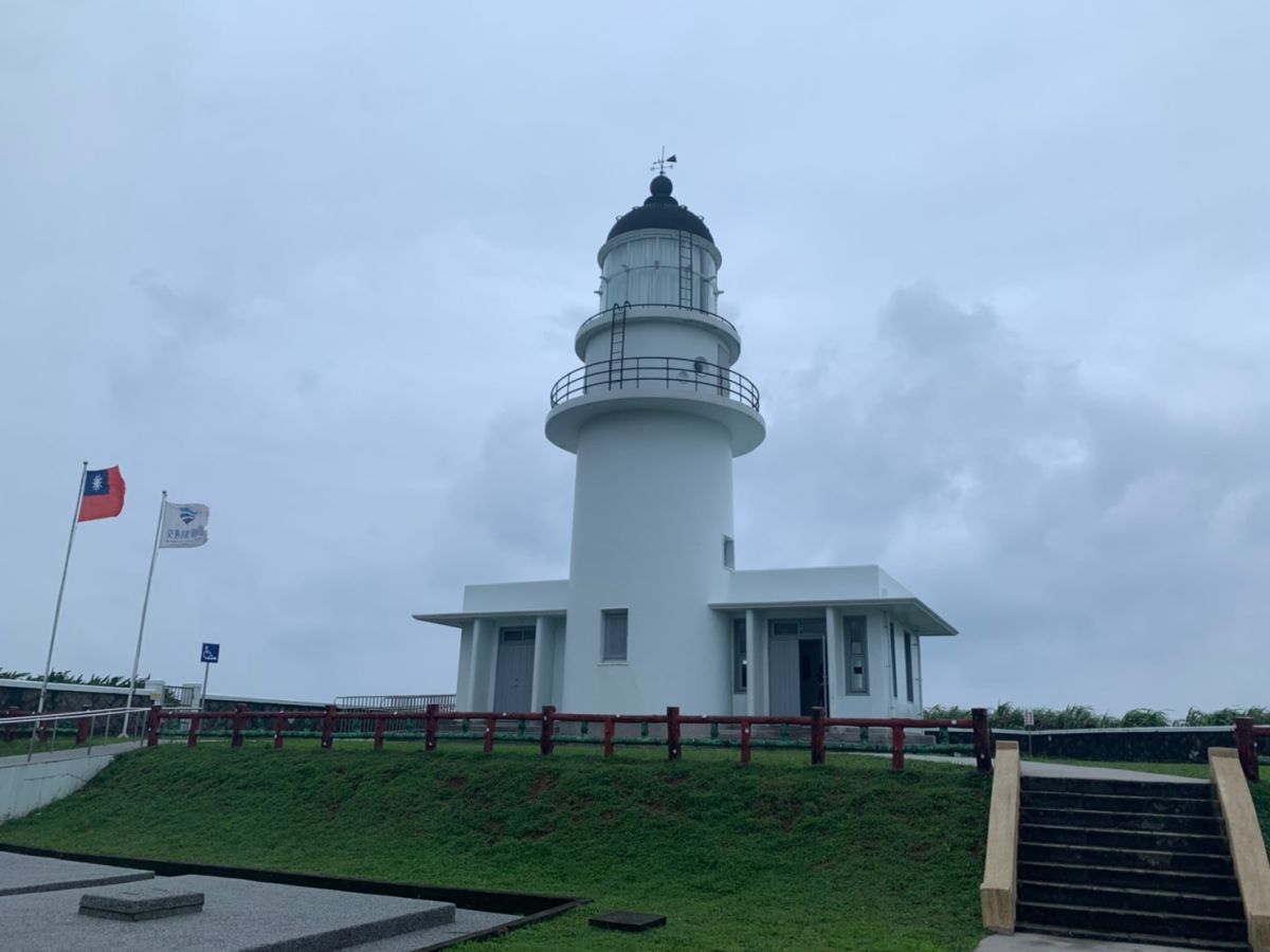 NOWnews今日新聞直播節目「小玉巷仔內」，24日走訪位於貢寮的三貂角燈塔。（圖/NOWnews）