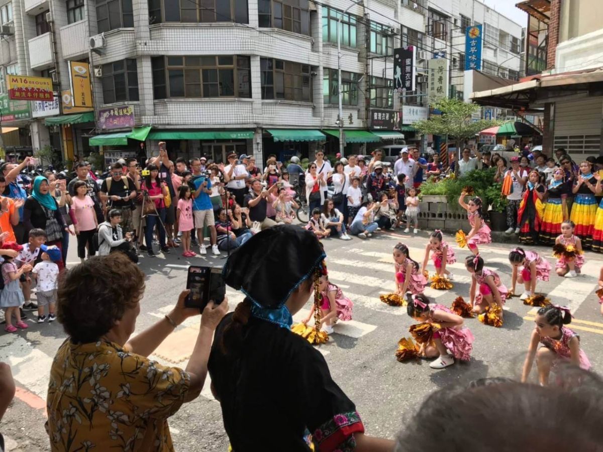 ▲「放下手機‧舞動青春‧生命更精采 」舞蹈快閃活動，分別在花壇，彰化和新烏日火車站表演。（圖／記者陳雅芳攝，2019.05.26）