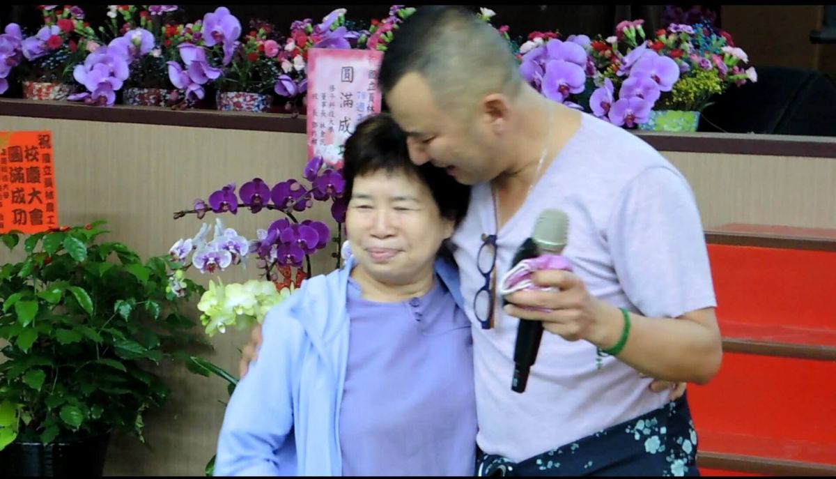 ▲國際知名花藝大師齊云返回母校獲頒傑出校友，也分享他憑著比別人更敏銳的生活觀察力，一點一滴累積生活美感。（圖／記者陳雅芳攝，2019.05.26）