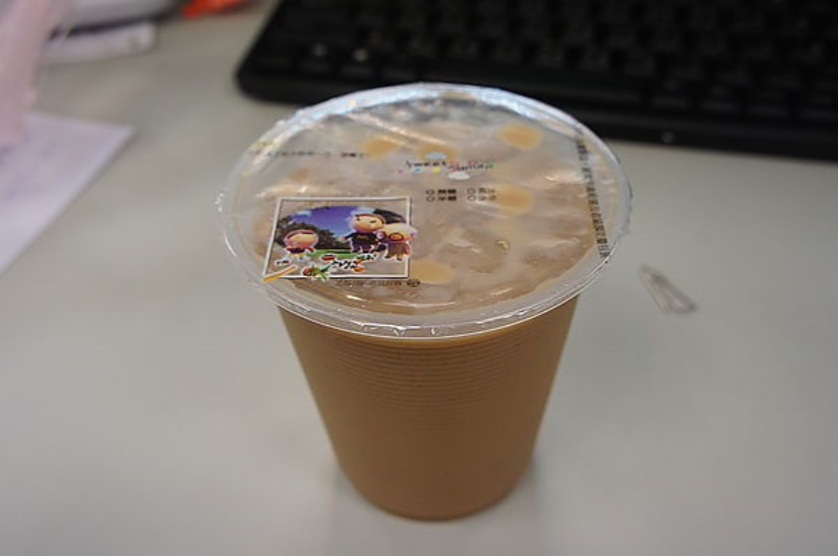 ▲在台灣不少人的早餐，都必定會點上一杯大冰奶，更造就了「每喝必拉」的傳說。（圖／翻攝自臉書）