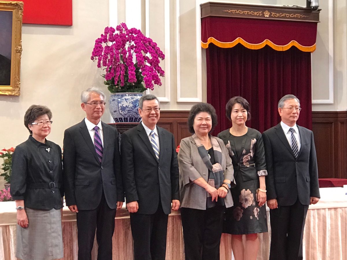 總統府27日舉行記者會，公佈4名大法官被提名人，其中台大教授謝銘洋在2016年太陽花學運時，曾說過「我們沒把馬英九教好」，引發外界關注，謝銘洋被問及此事時，府方竟然不給問。（圖／記者林人芳攝，2019,05,27)