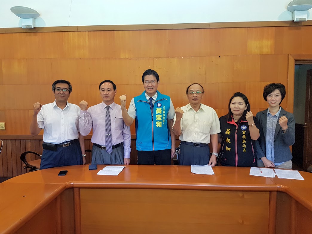 ▲宜蘭縣議會國民黨團多位議員痛批有心人士將抹黑林姿妙的影片放到網路上流傳，並高喊「給真相！反抹黑！」。（圖／記者李清貴攝,2019.05.27)