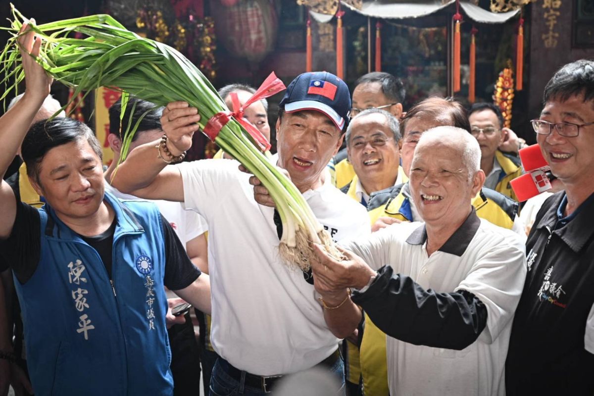 ▲嘉義行腳參拜　郭台銘：痛恨貪腐　我要肅清吏治。（圖／翻攝自郭台銘臉書）