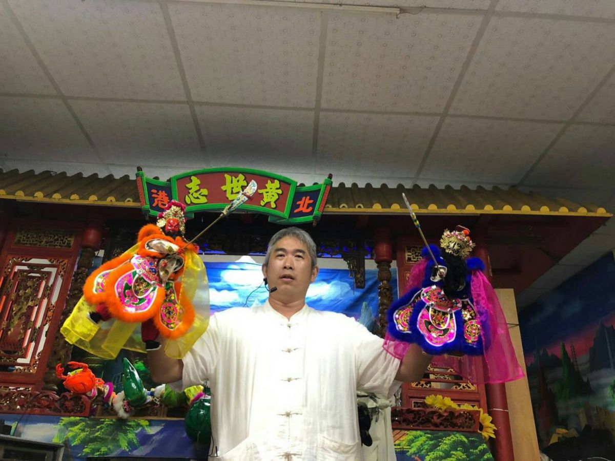 ▲笨港布袋戲傳習中心，布袋戲大師黃世志精彩演出。（圖／記者洪佳伶攝）