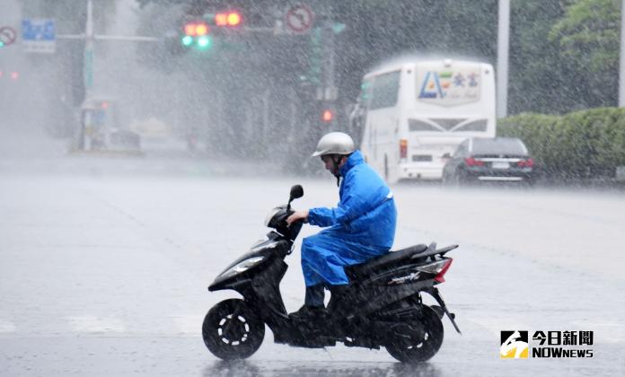 ▲今（ 28 ）日鋒面將由北往南通過台灣地區，天氣相當不穩定，各地降雨機率偏高，並有局部大雨出現的機率。（圖／NOWnews資料圖片）