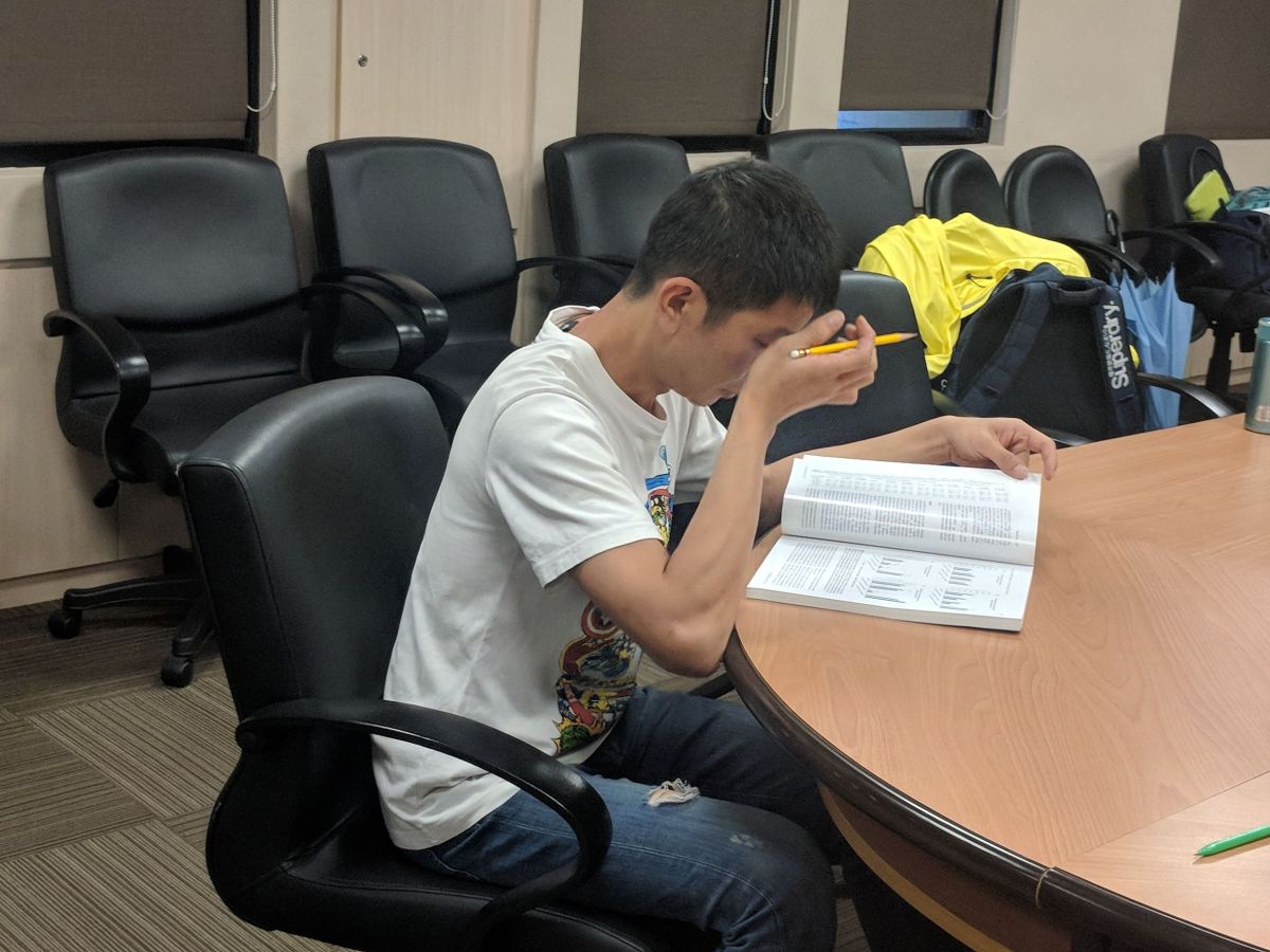 ▲男大生考前頭痛，視力又突然喪失。（圖／書田提供）