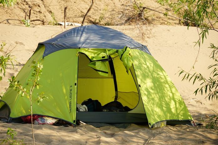 ▲許多情侶都喜歡在沙灘上露營。（示意圖／翻攝自 pixabay ）