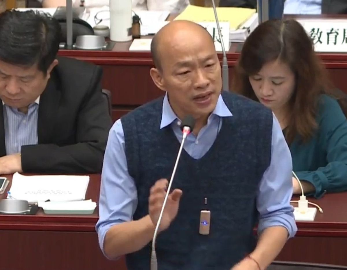 高雄市議會通過六點半下班規定，遭綠營議員質疑是在護航韓國瑜。 (圖/Nownews資料照)