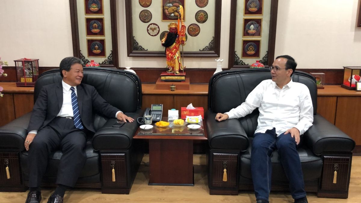 ▲前新北市市長朱立倫（右）拜會台南市議長郭信良。（圖／記者陳聖璋攝，2019.05.28）