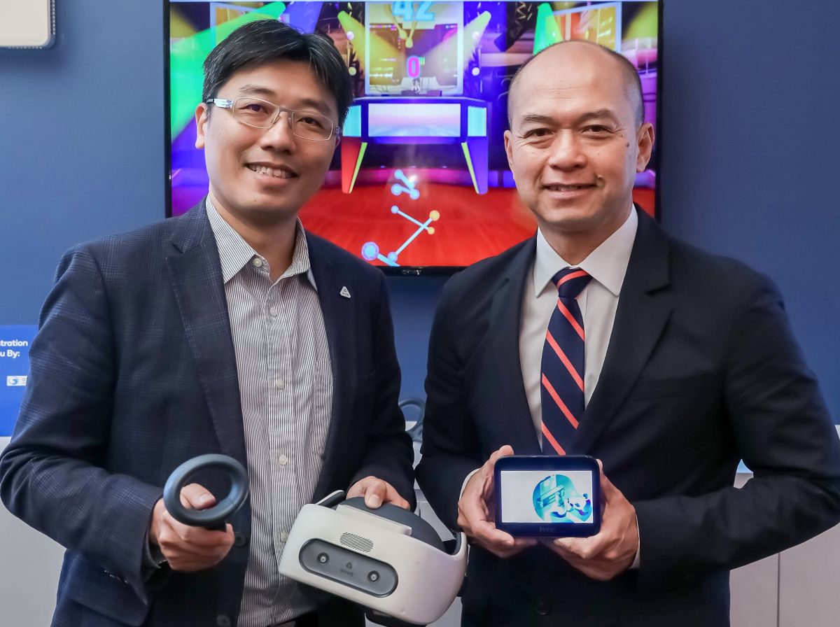 ▲高通副總裁暨台灣與東南亞區總裁劉思泰(右)與HTC全球產品與策略副總經理鮑永哲(左)於COMPUTEX 2019展出實際5G網路垂直應用。（圖／高通提供）