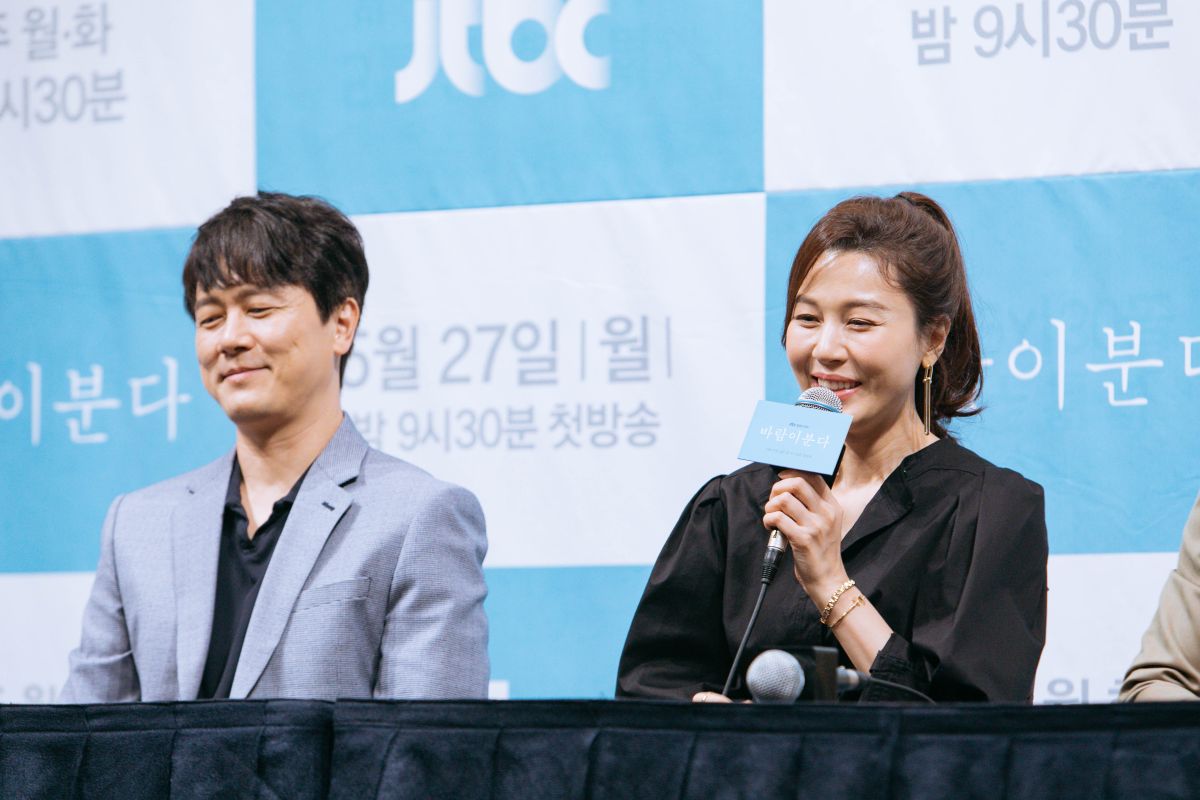 ▲甘宇成被問腰力很害羞。（圖／friDay影音）