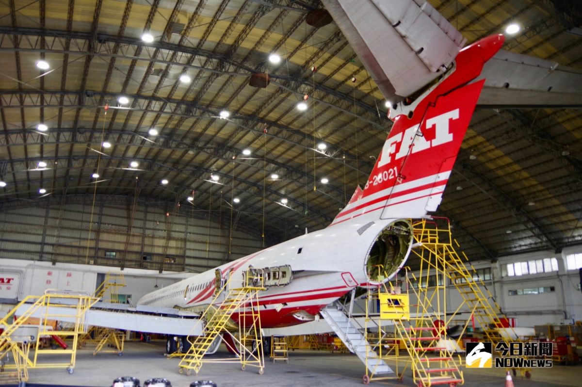 ▲遠東航空舊 MD 客機最快自 8 月起陸續退役， 10 月底會決定是否繼續引進波音 737MAX ，或是尋找其他替代方案，預計 2021 年完成機隊更新。（圖／記者陳致宇攝, 2019.05.29）