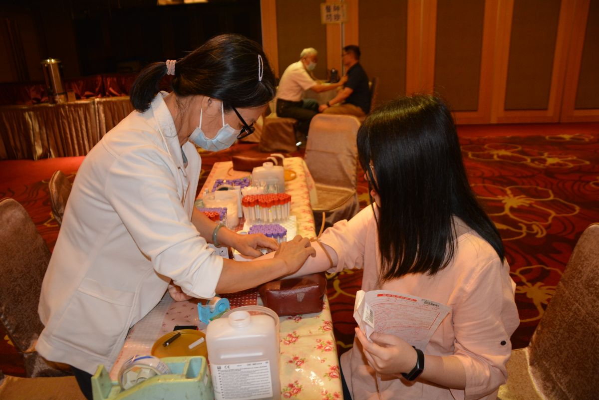 ▲抽血檢驗。（圖／記者郭政隆攝影20195.29）