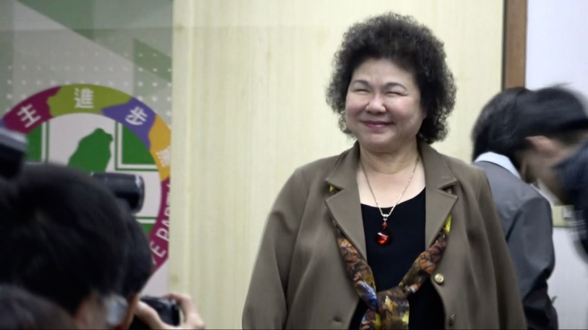 民進黨中執會今（29）日討論總統初選相關事宜，五人小組成員的總統府秘書長陳菊中午再度參與蔡賴協商。（圖／記者陳思誼攝，2019,05,29)