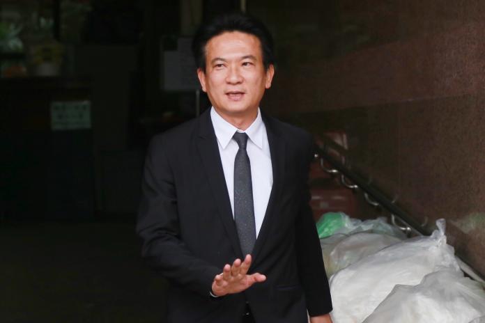 民眾黨砲轟中央舉債150億元來普發現金，林俊憲嘲諷喊著發現金再來罵發現金，「一魚兩吃真美味！」 (圖/記者葉政勳攝)