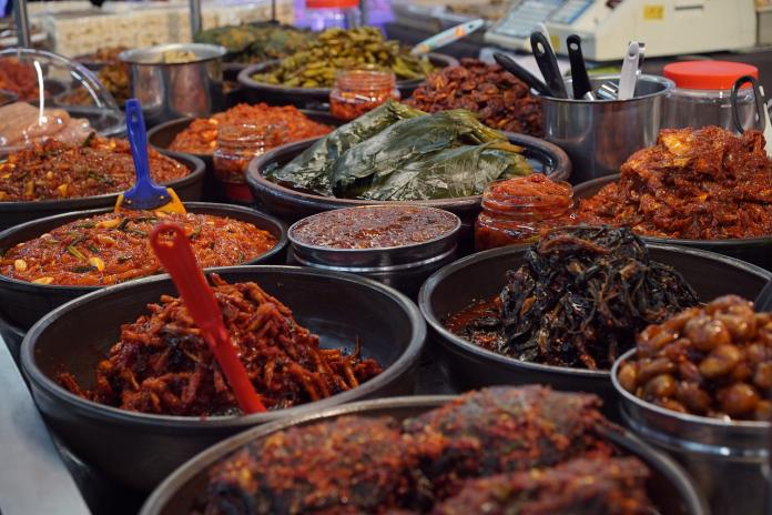 ▲韓國人愛吃泡菜，胃癌發病率曾高居全球第一，除了與飲食習慣有關，幽門桿菌也是引發胃癌的元凶。（圖／翻攝自pixabay）