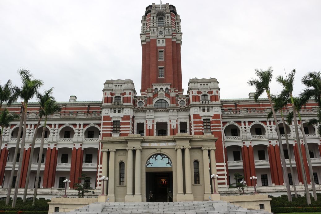 ▲總統府今（13）日宣布「2月15日起暫停假日開放參觀活動」，原因是總統府業務費被刪減13%，並凍結70%，已大幅影響總統府開放參觀所需開支。（圖／文化部）