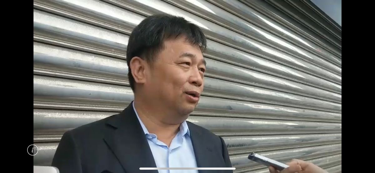 林錫耀代表蔡英文出席中執會，會後他說，是柯建銘打電話說服賴清德，將柯文哲納入初選民調中。 (圖/記者吳承翰攝)