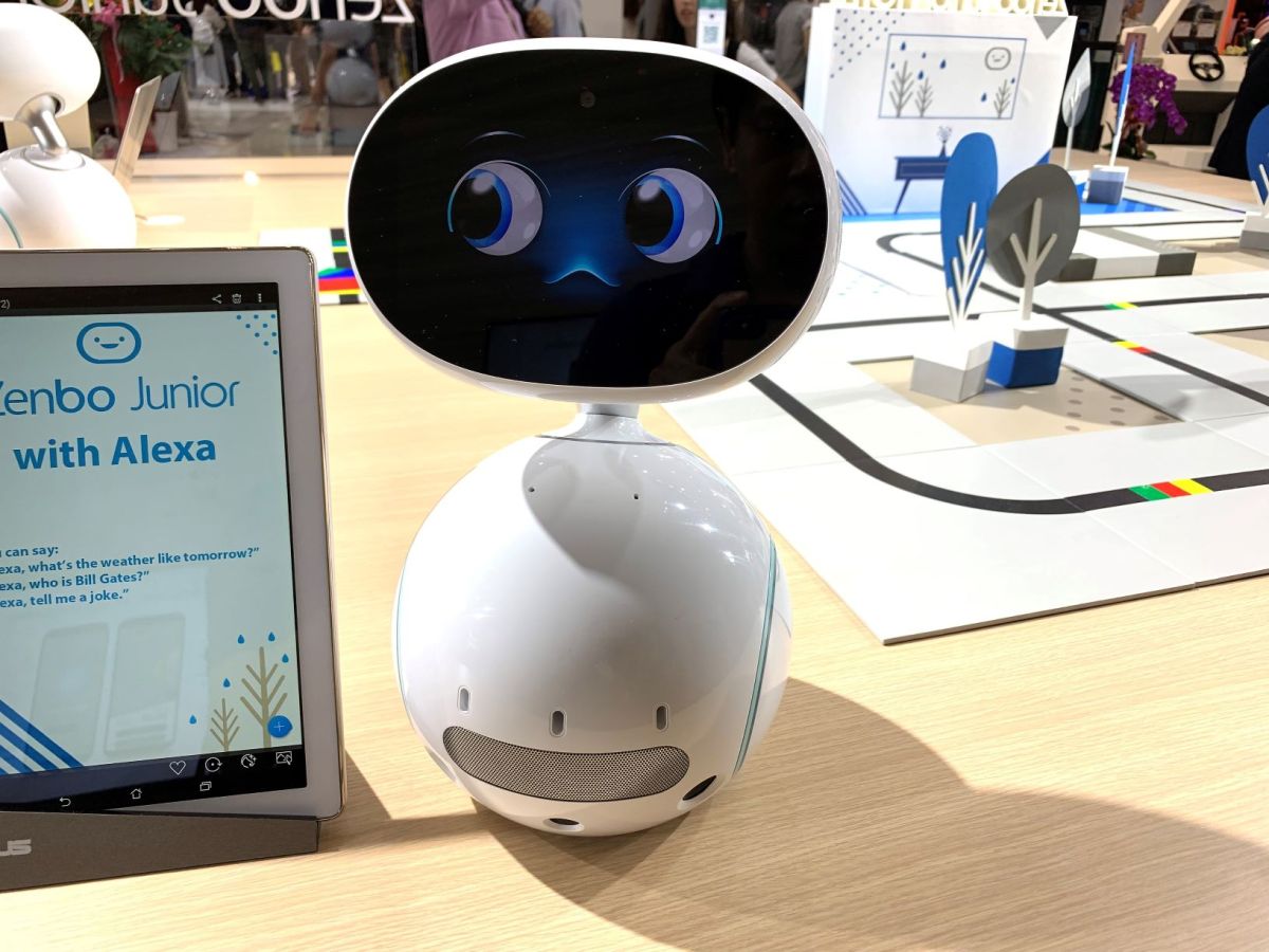 ▲今年台北國際電腦展中，華碩展示了相當可愛的Zenbo Junior機器人。（圖／記者劉士成攝）