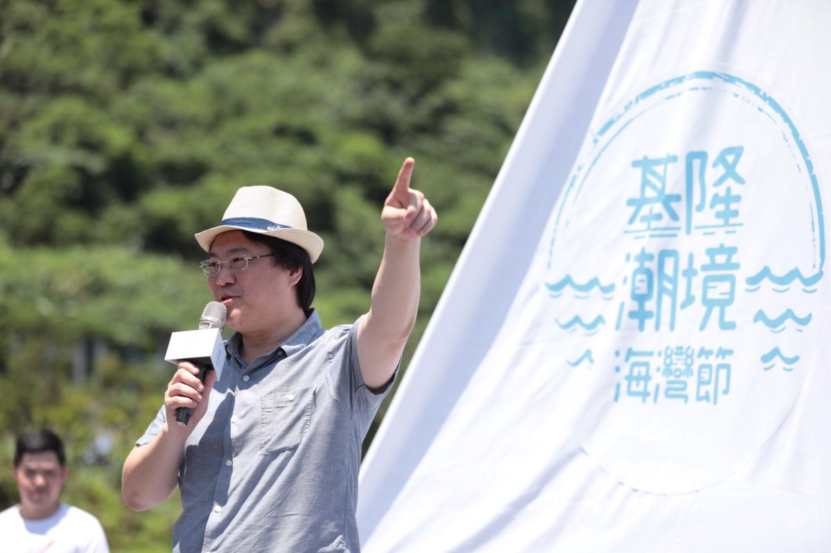 ▲基隆市長林右昌在「基隆潮境海灣節」宣傳記者會上揚帆宣布活動啟航。（圖／基隆市政府提供）