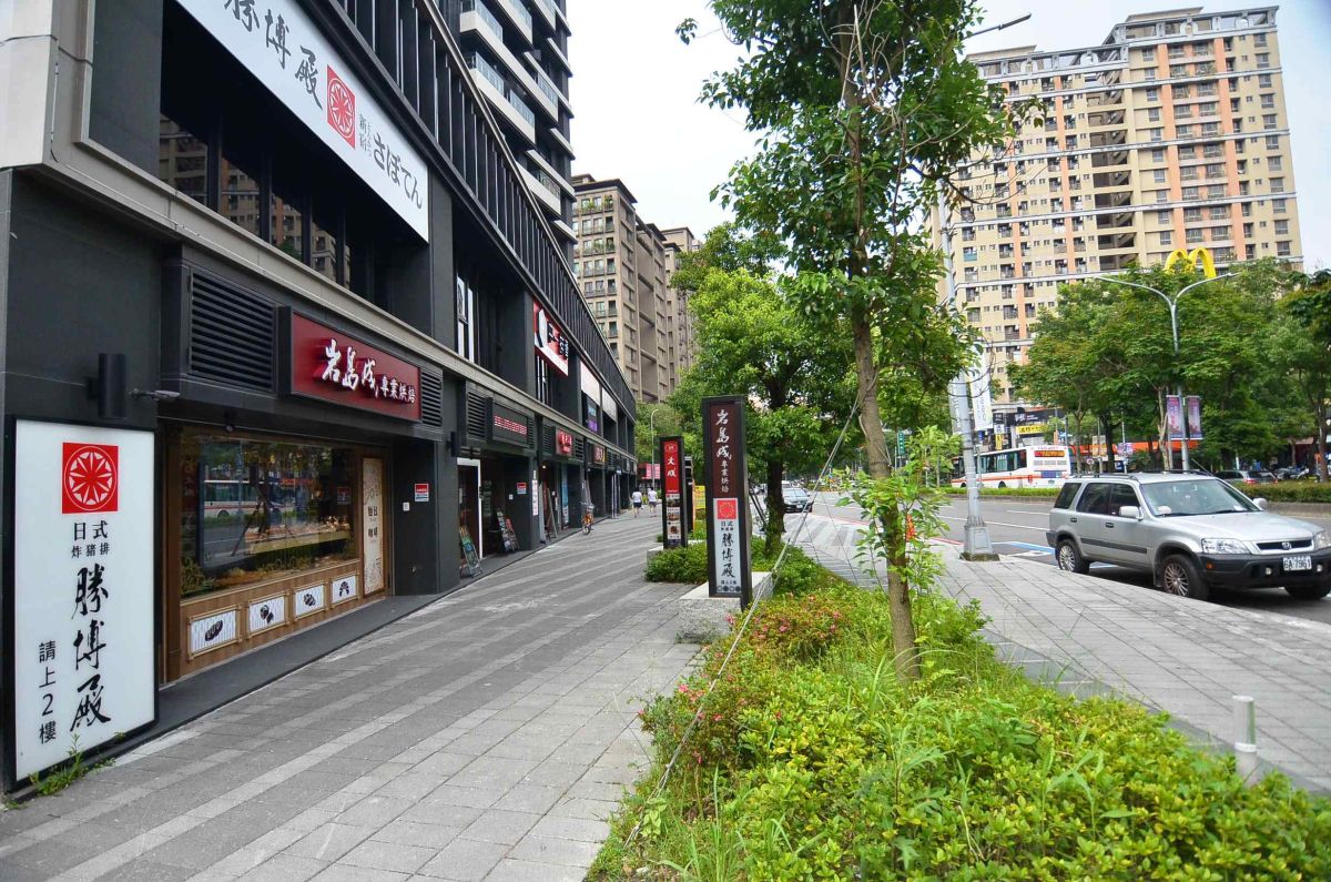 三峽北大商圈知名度擴大，不少連鎖餐廳搶進。（圖／信義房屋提供）