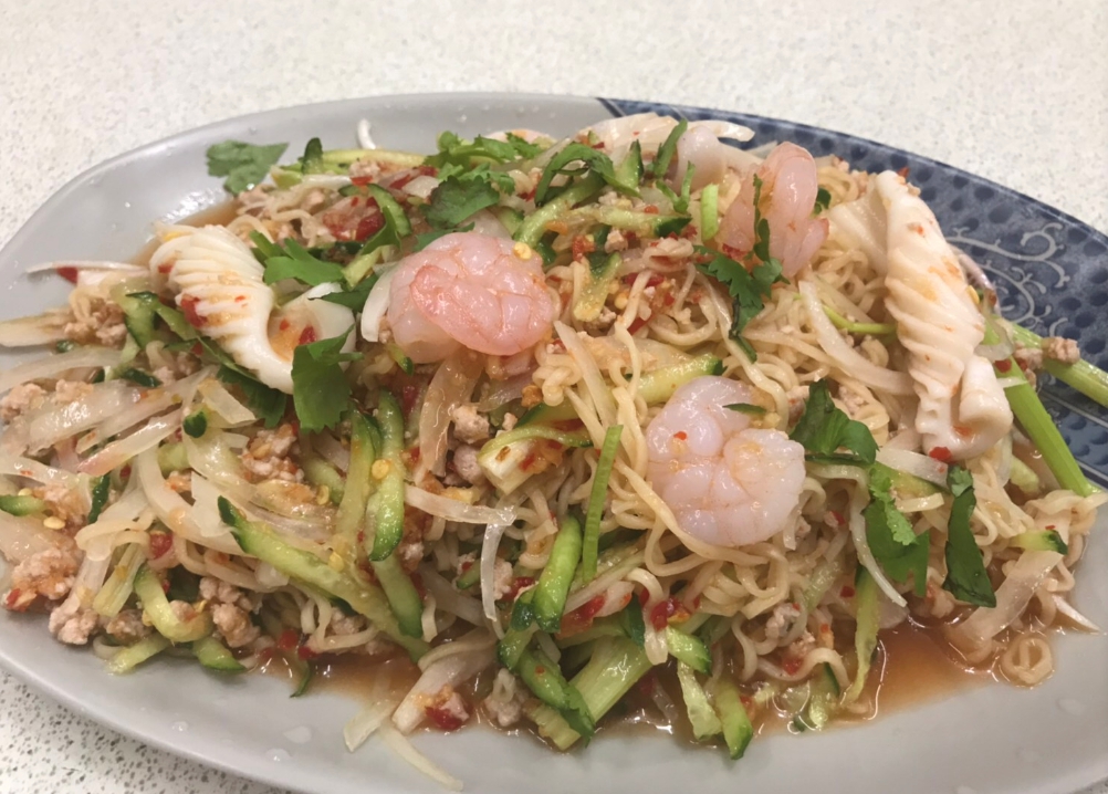 ▲涼拌泡麵是「通通泰式風味小吃」夏天必點的涼拌菜。（圖／記者蔡琇惠攝）