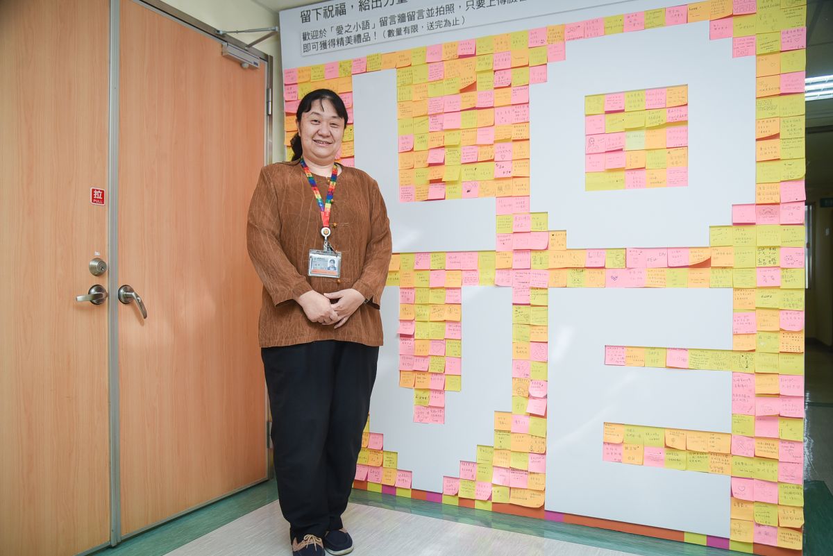 莊苹出身藝文世家，父親莊靈是攝影師、母親陳夏生是中國結藝術家，祖父莊嚴是知名書畫家、前故宮博物院副院長，出身藝文世家，莊苹選擇從醫、一頭栽進愛滋病的世界。（圖／記者陳明安攝）