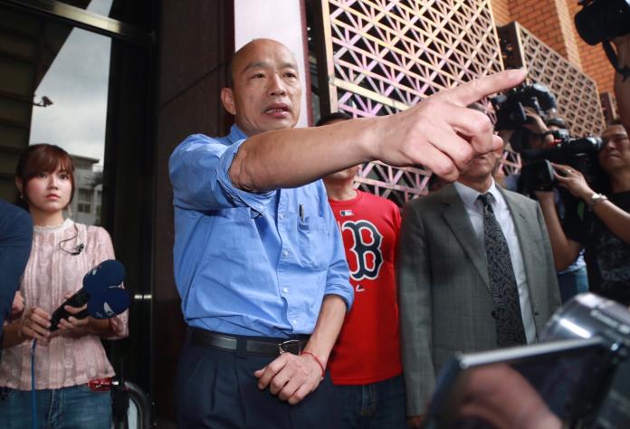 高雄市長韓國瑜31日到台北地檢署按鈴控告《美麗島電子報》董事長吳子嘉誹謗他有外遇。（圖 / 記者葉政勳攝，2019.05.31）