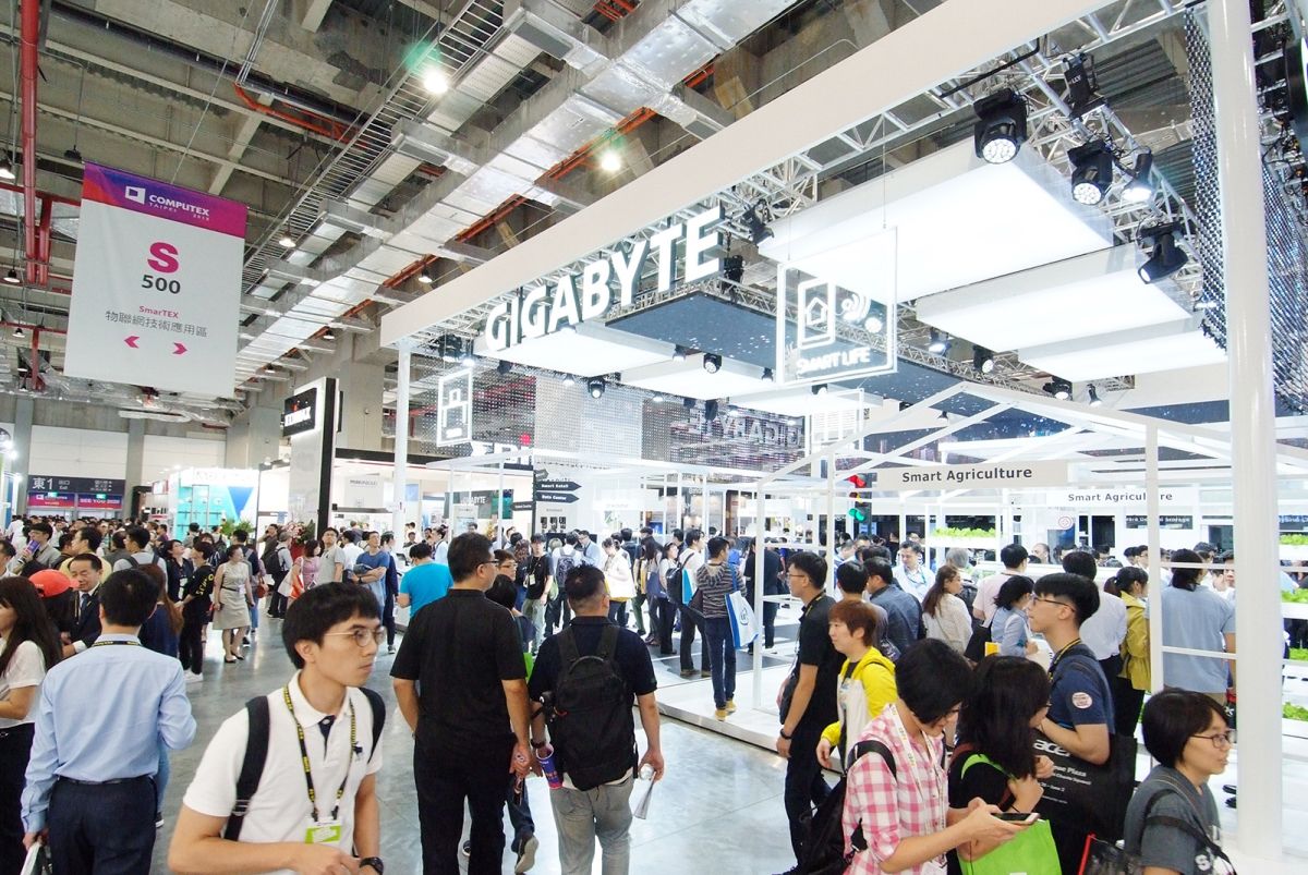 ▲今年COMPUTEX SmarTEX物聯網技術應用區移至南港展覽館2館，各廠商擴大展示人工智慧。（圖／外貿協會提供）