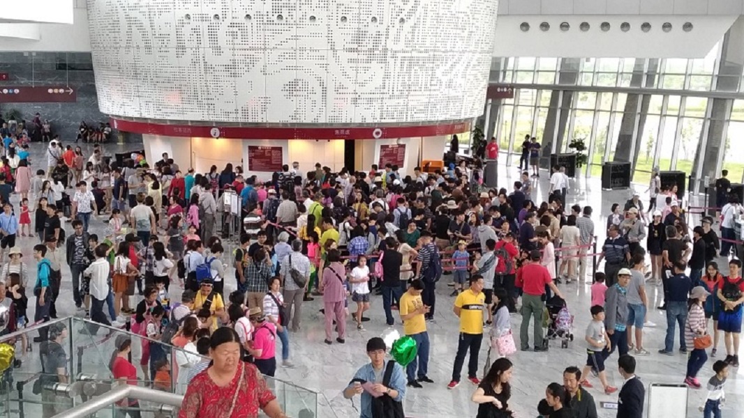 ▲故宮南院積極規畫、推動各項優質的策展與優惠方案，不斷吸引遊客湧入。（圖／記者陳惲朋攝 ）