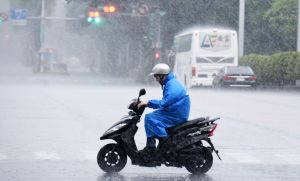 直播／卡努颱風慢速打轉！中南部雨勢愈晚愈大　氣象局說明
