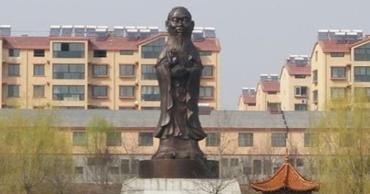 「山東第一觀音」的雕像被改造成孔子像。（圖／翻攝自《寒冬》雜誌）