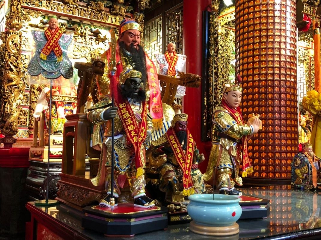 關平太子脇侍在關公身旁。（圖／記者連宜方攝）