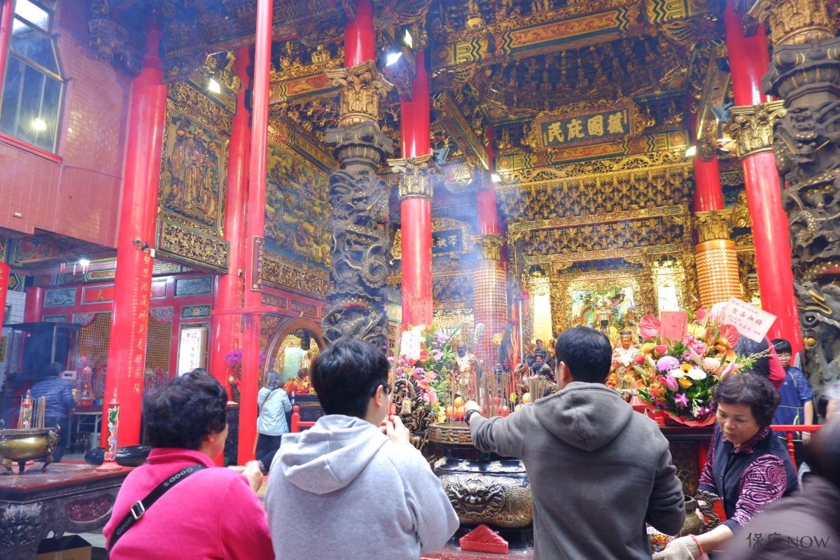 插香用右手還是左手？（圖／記者連宜方攝）