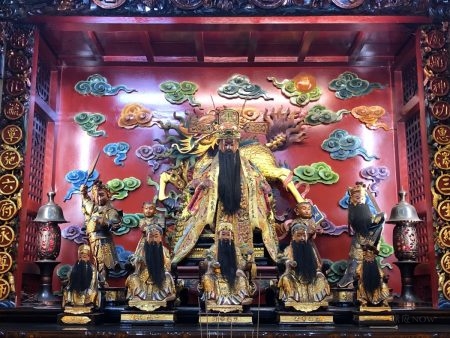 ▲祭拜文昌帝君時把詳細資料說明清楚，包含姓名、出生年月日、居住地址、考試項目、考試時間、考試地點、考場位置、准考證號碼等等，讓神明可以找到你。（圖／記者連宜方攝）