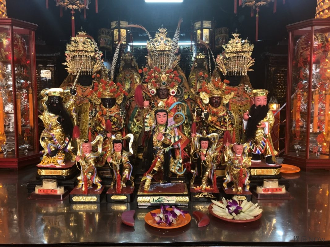 前排為中壇元帥太子爺。（圖／記者連宜方攝）